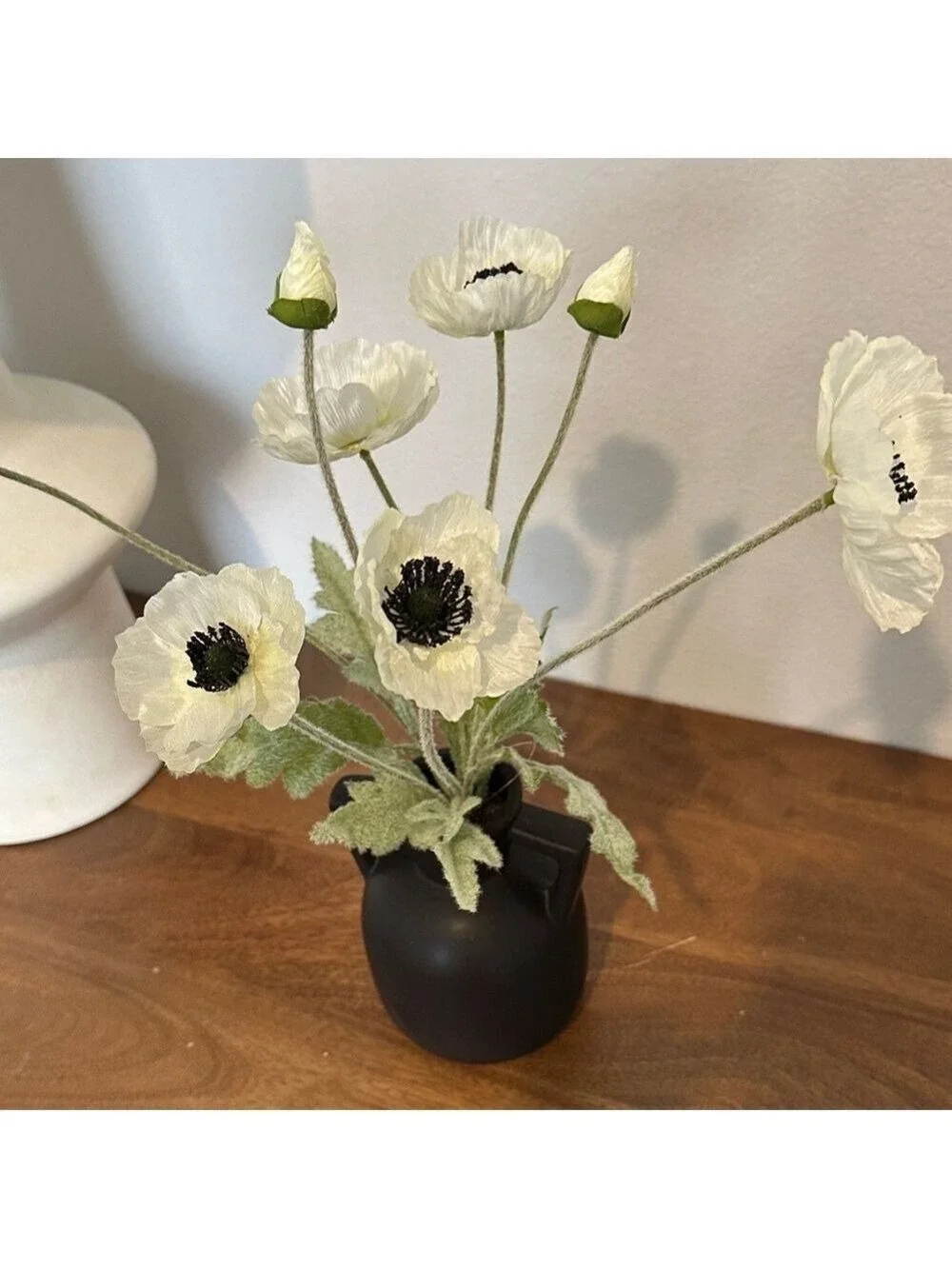 Elegant Black Vase with poppy White Flowers